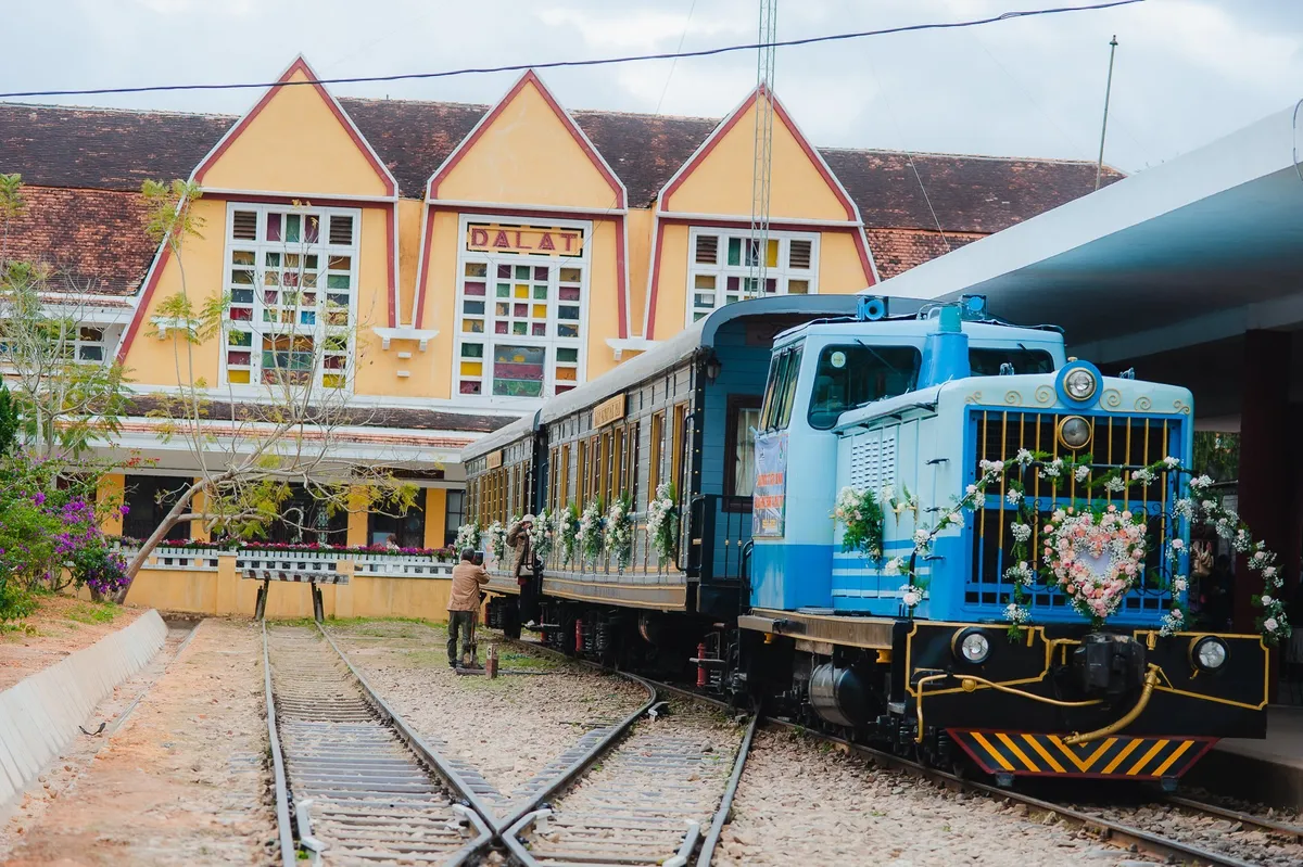 Tàu cổ Đà Lạt - Sức hút mới cho du lịch xứ ngàn hoa - Ảnh 1.