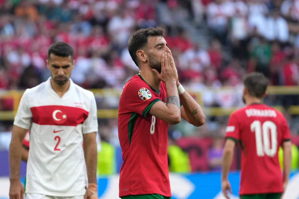 Bruno Fernandes: Tuyển Anh chỉ có thể đánh bại Bồ Đào Nha trên PlayStation - Ảnh 1. Bruno Fernandes: Tuyển Anh chỉ có thể đánh bại Bồ Đào Nha trên PlayStation - Ảnh 1.