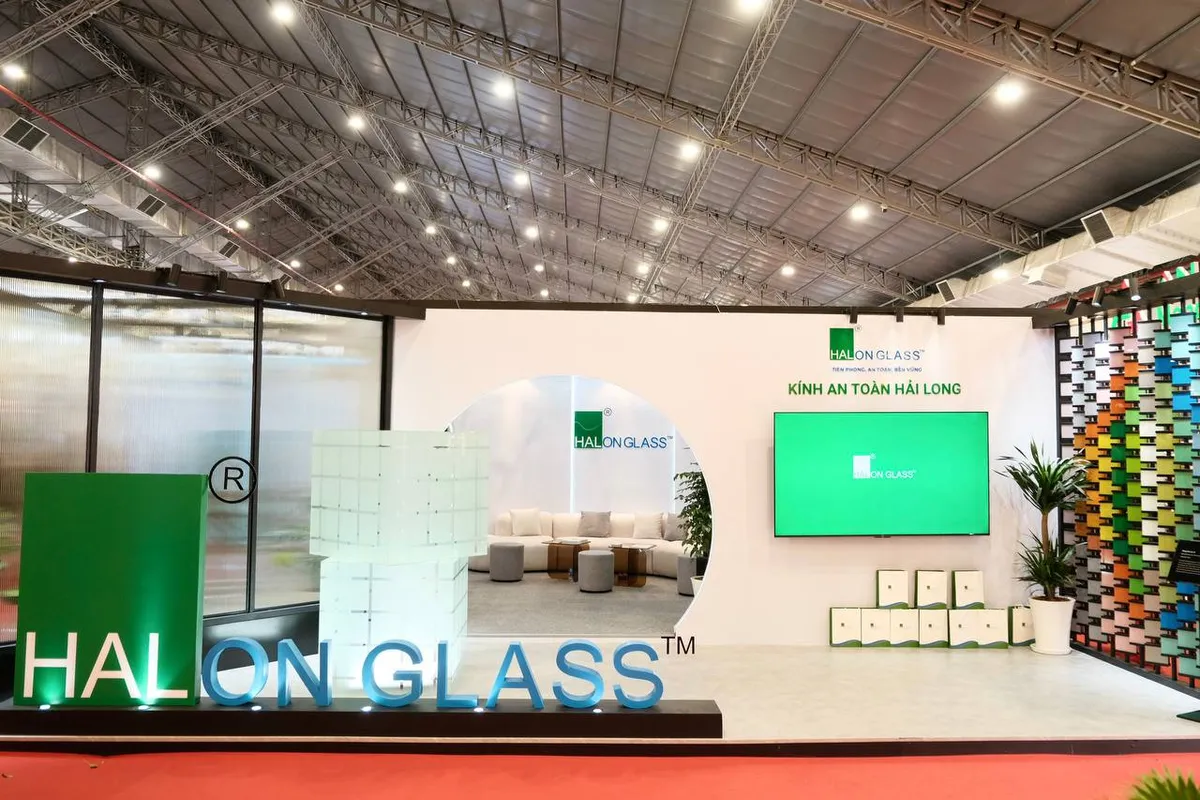 Hải Long Glass tự hào mang câu chuyện Bắt nguồn từ cát từ Bắc vào Nam - Ảnh 1.