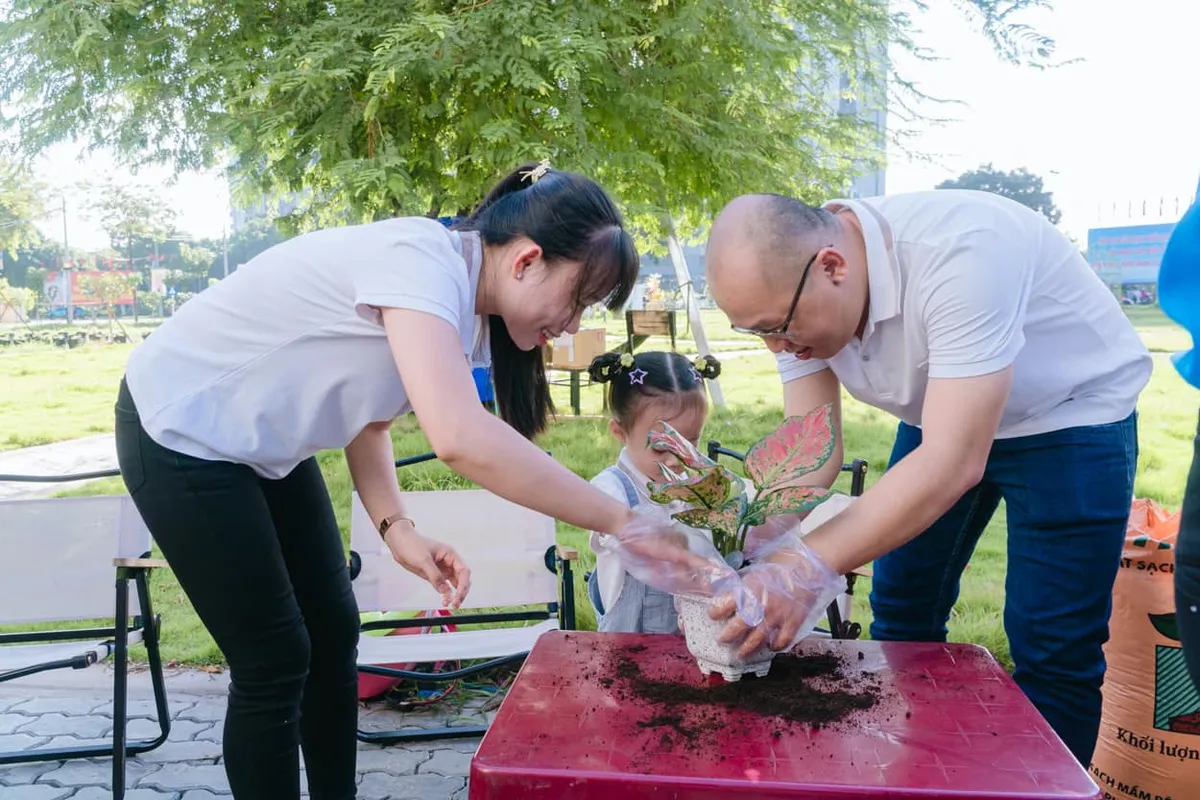 Lan tỏa y&ecirc;u thương &ndash; gi&aacute;o dục kh&ocirc;ng bạo lực - Ảnh 1.