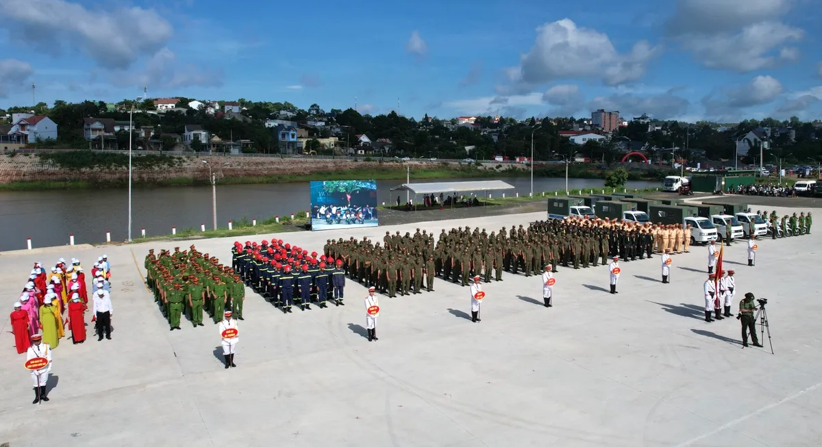 Đắk N&ocirc;ng đồng loạt ra mắt 713 tổ Bảo vệ an ninh cơ sở - Ảnh 2.