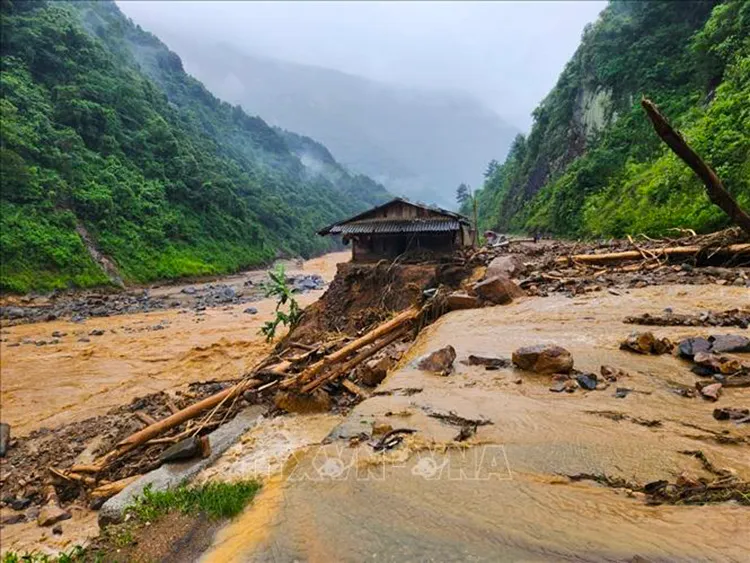 Vùng núi và trung du Bắc Bộ có mưa to - Ảnh 1.