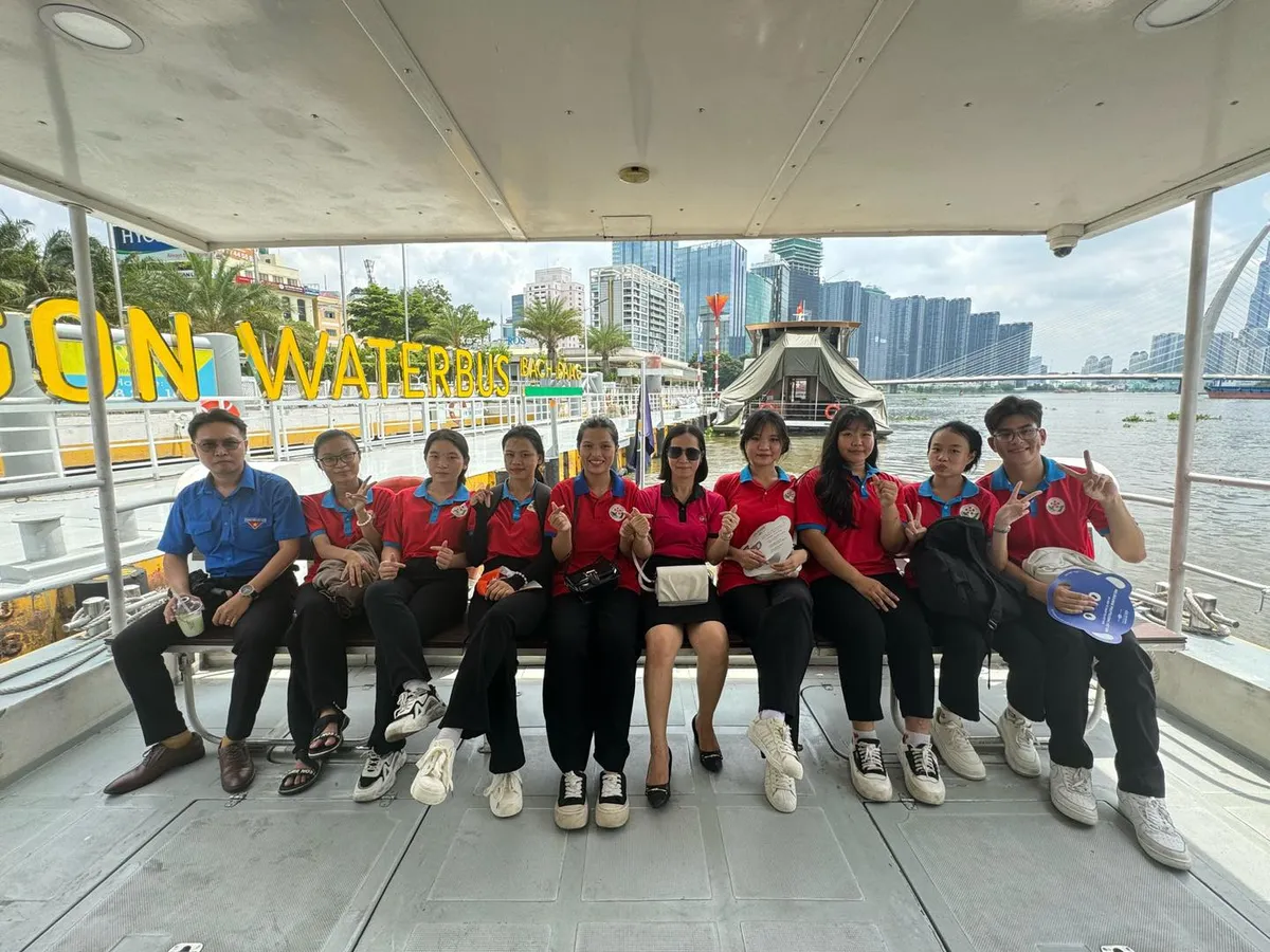 Kh&aacute;m ph&aacute; TP Hồ Ch&iacute; Minh &ndash; h&agrave;nh tr&igrave;nh &yacute; nghĩa của c&aacute;c chiến sĩ Hoa phượng đỏ - Ảnh 4.