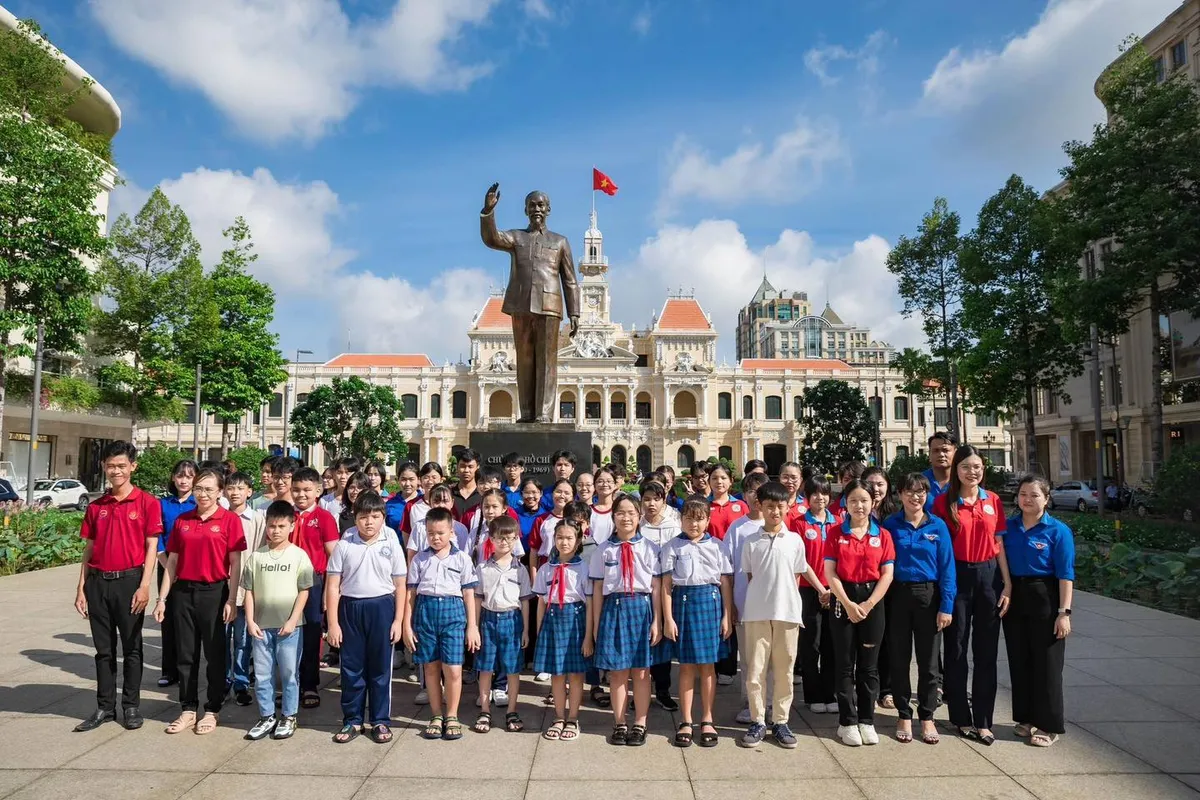 Kh&aacute;m ph&aacute; TP Hồ Ch&iacute; Minh &ndash; h&agrave;nh tr&igrave;nh &yacute; nghĩa của c&aacute;c chiến sĩ Hoa phượng đỏ - Ảnh 7.