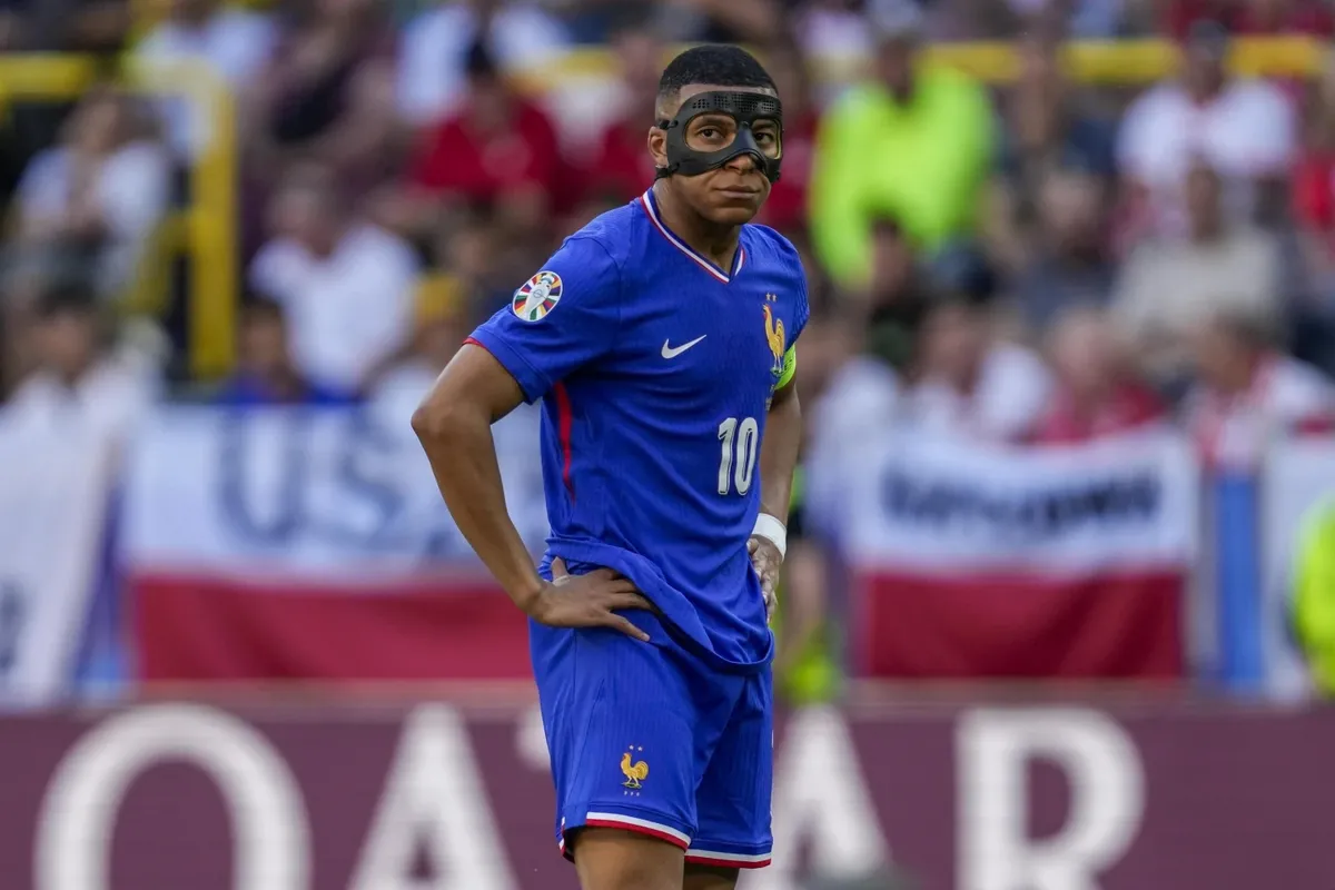 Ronaldo vs. Mbappé: Cuộc đối đầu giữa hai thế hệ tại Euro 2024 - Ảnh 2.