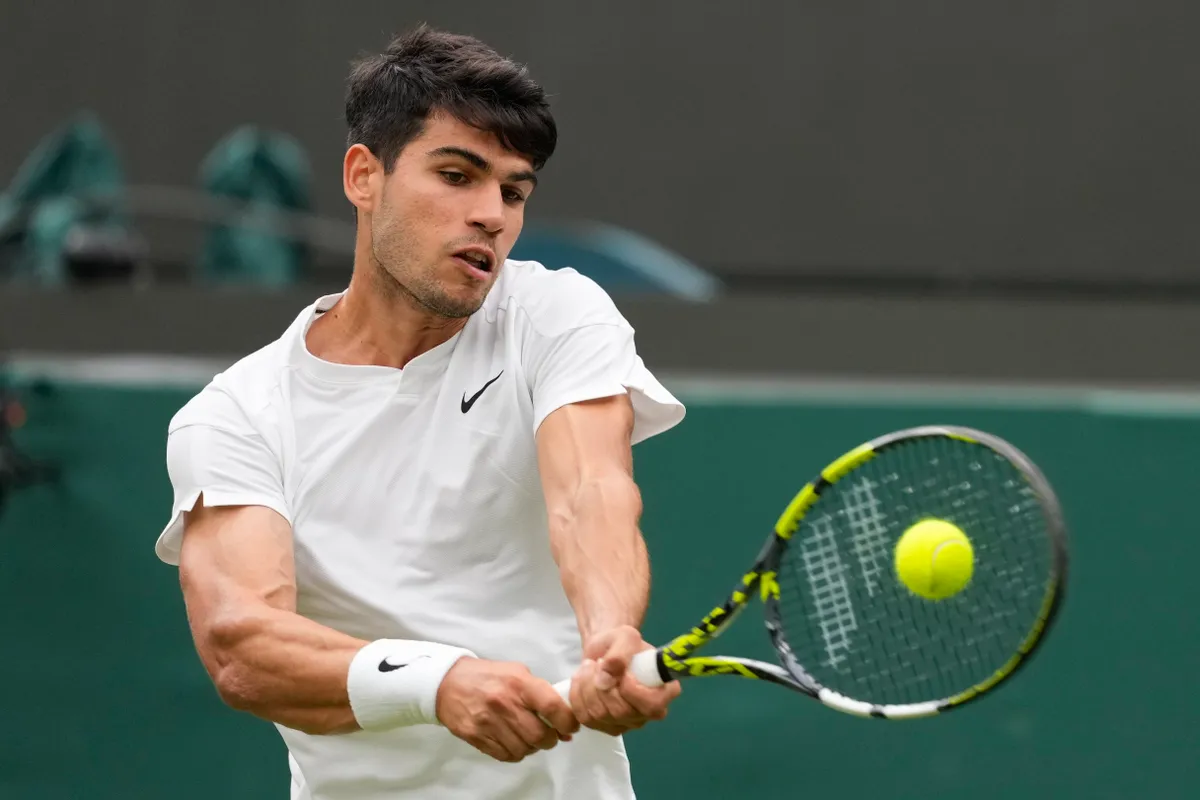Vòng 2 đơn nam Wimbledon: Alcaraz thắng thuyết phục Aleksandar Vukic - Ảnh 1. Vòng 2 đơn nam Wimbledon: Alcaraz thắng thuyết phục Aleksandar Vukic - Ảnh 1.