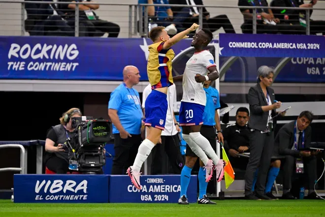 Cầu thủ Mỹ khó tìm câu trả lời sau thất bại ở Copa America 2024 - Ảnh 1. Cầu thủ Mỹ khó tìm câu trả lời sau thất bại ở Copa America 2024 - Ảnh 1.