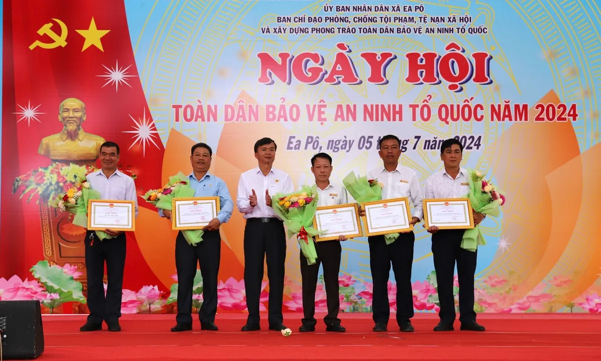 Đắk Nông là tỉnh đầu tiên tổ chức điểm Ngày hội toàn dân bảo vệ ANTQ năm 2024 - Ảnh 14.