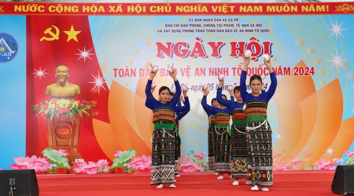 Đắk Nông là tỉnh đầu tiên tổ chức điểm Ngày hội toàn dân bảo vệ ANTQ năm 2024 - Ảnh 13.