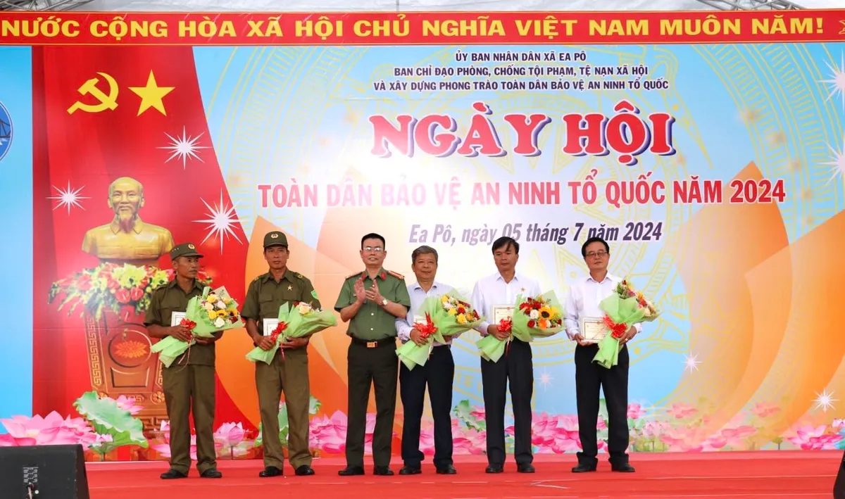 Đắk Nông là tỉnh đầu tiên tổ chức điểm Ngày hội toàn dân bảo vệ ANTQ năm 2024 - Ảnh 6.