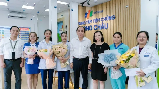 Nữ bác sĩ cấp cứu thành công một phụ nữ bị sốc phản vệ ngay tại nhà thuốc - Ảnh 1.