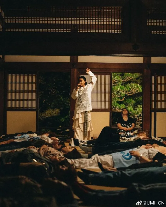 Tắm trong &acirc;m thanh để giải toả &aacute;p lực - Ảnh 1.