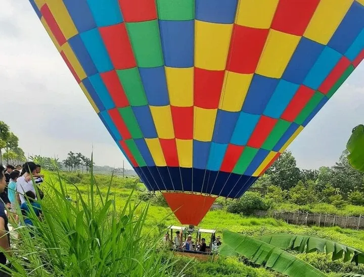 Thực hư thông tin khinh khí cầu chở 9 người bị rơi ở Ba Vì (Hà Nội) - Ảnh 1.