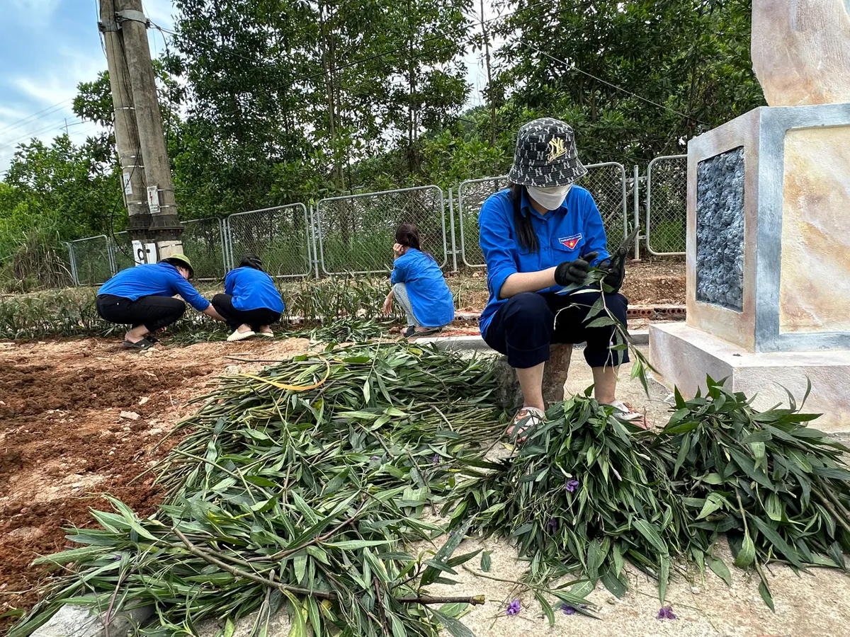 Thành phố Hạ Long khánh thành con đường ý Đảng, lòng dân, sức thanh niên - Ảnh 13.