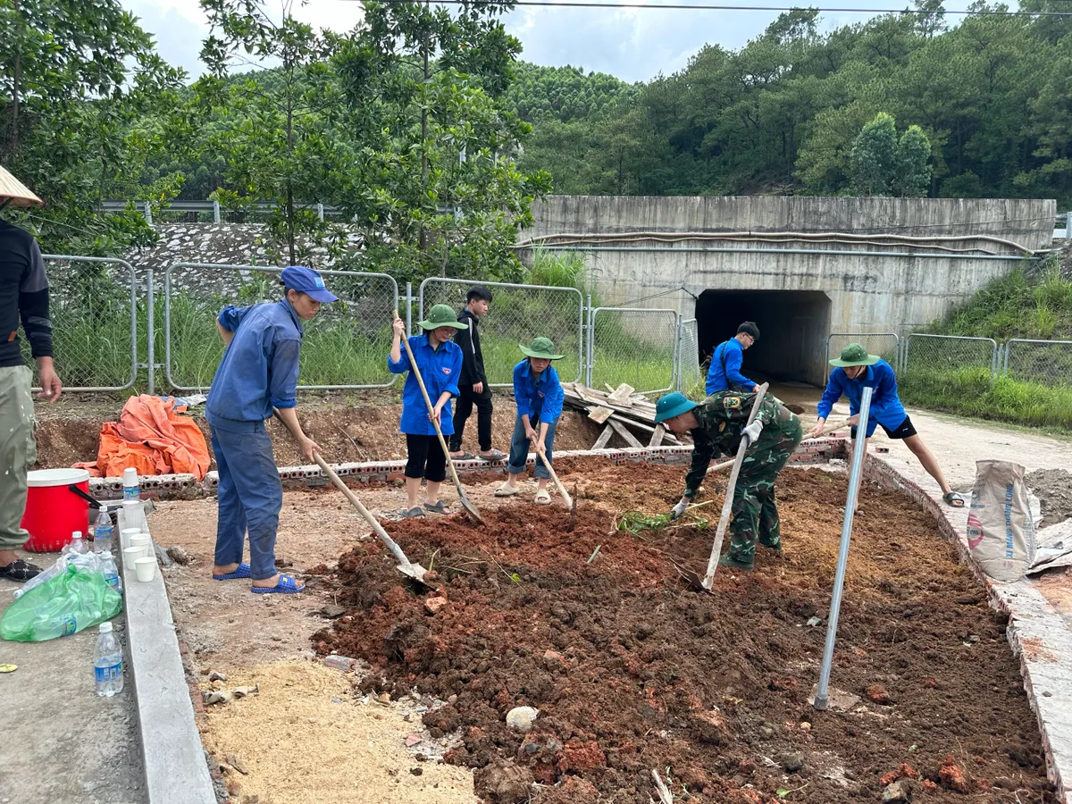 Thành phố Hạ Long khánh thành con đường ý Đảng, lòng dân, sức thanh niên - Ảnh 8.