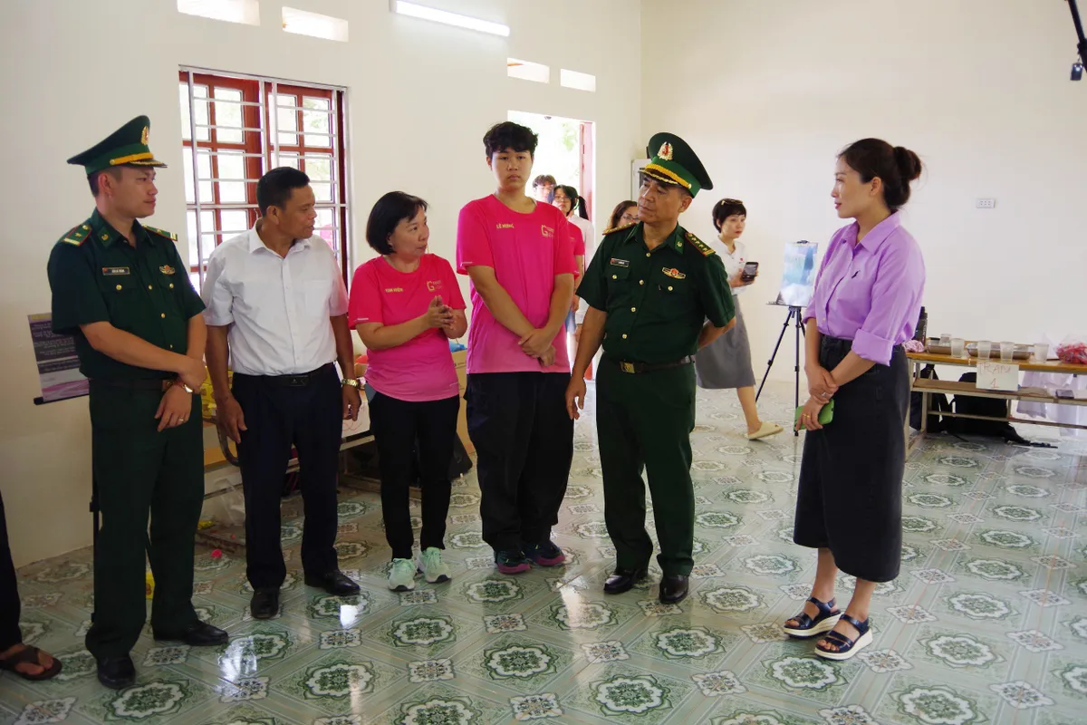 Khánh thành “Phòng học yêu thương – Nâng bước em tới trường” tại Sơn La - Ảnh 2.