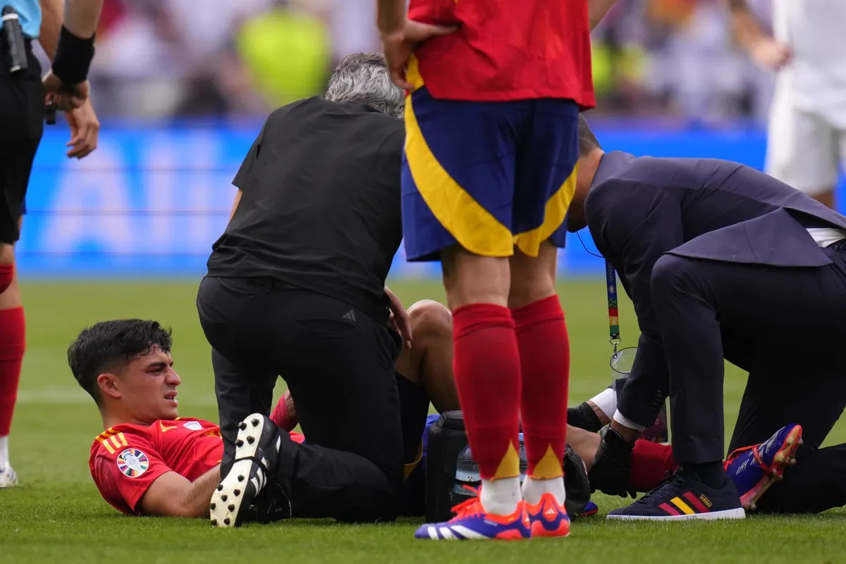 Rodri kêu gọi bảo vệ cầu thủ sau chấn thương của đồng đội tại Euro 2024 - Ảnh 1. Rodri kêu gọi bảo vệ cầu thủ sau chấn thương của đồng đội tại Euro 2024 - Ảnh 1.