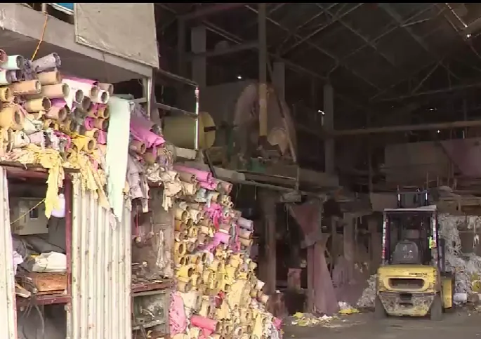 Quyết tâm xóa bỏ cơ sở sản xuất giấy trong khu dân cư tại Phong Khê - Ảnh 1.