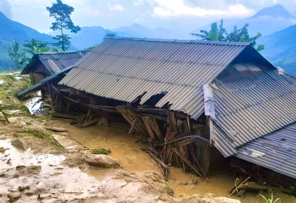 Hà Giang lại mưa rất lớn, sạt lở gây chia cắt - Ảnh 10.