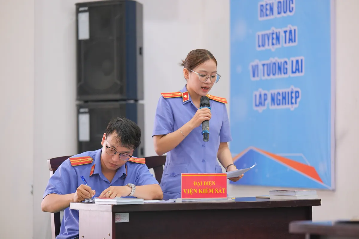 Điểm danh những ngành học luôn “sống khoẻ”, không lo lỗi thời? - Ảnh 2.