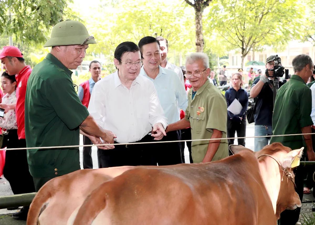 Lễ truy điệu và an táng các Anh hùng liệt sỹ hy sinh trong chiến đấu bảo vệ biên giới phía Bắc của Tổ quốc - Ảnh 10.