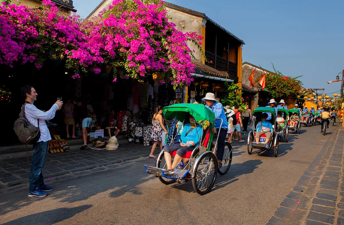 Việt Nam trở thành điểm đến yêu thích nhất của du khách Hàn Quốc - Ảnh 1.