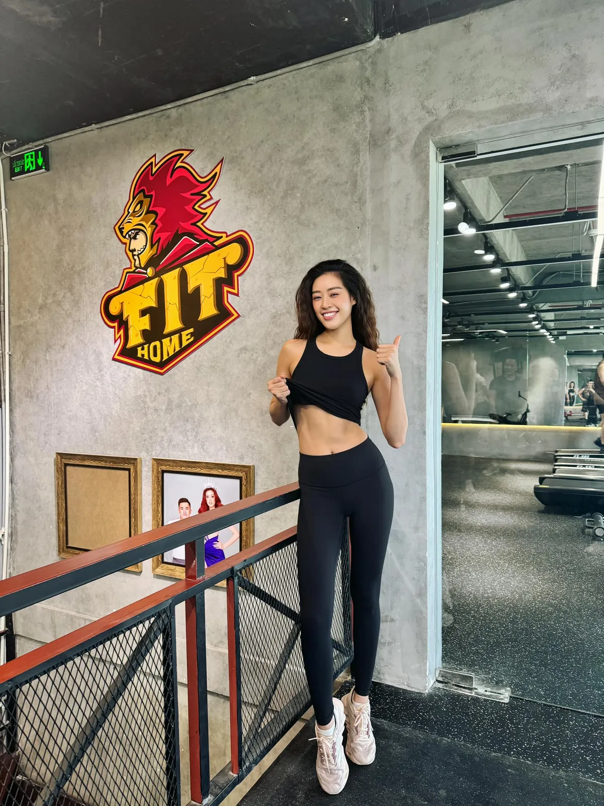 Hoa hậu Khánh Vân khoe eo thon xóa tin đồn mang bầu, Trần Thu Hà vi vu cùng con gái - Ảnh 1.
