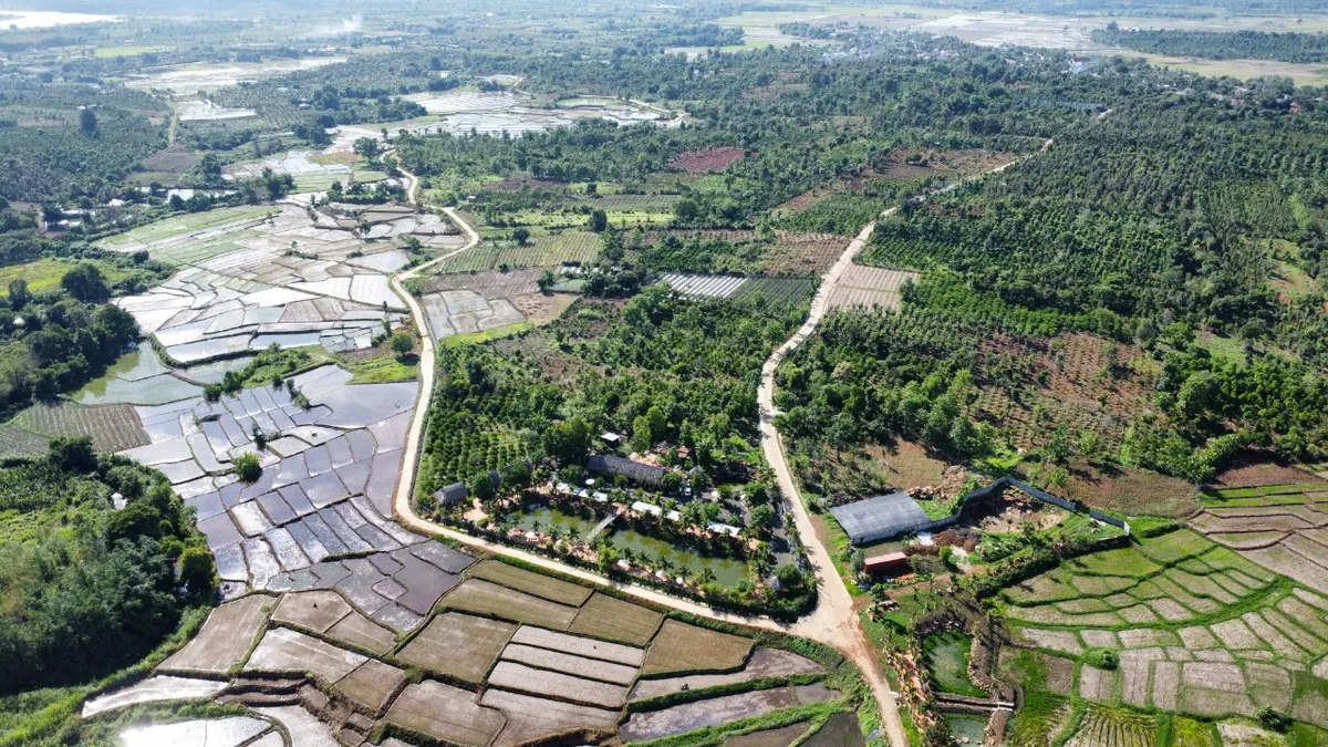 Đắk Lắk: Đường nội đồng chưa b&agrave;n giao đ&atilde; nứt to&aacute;c - Ảnh 1.