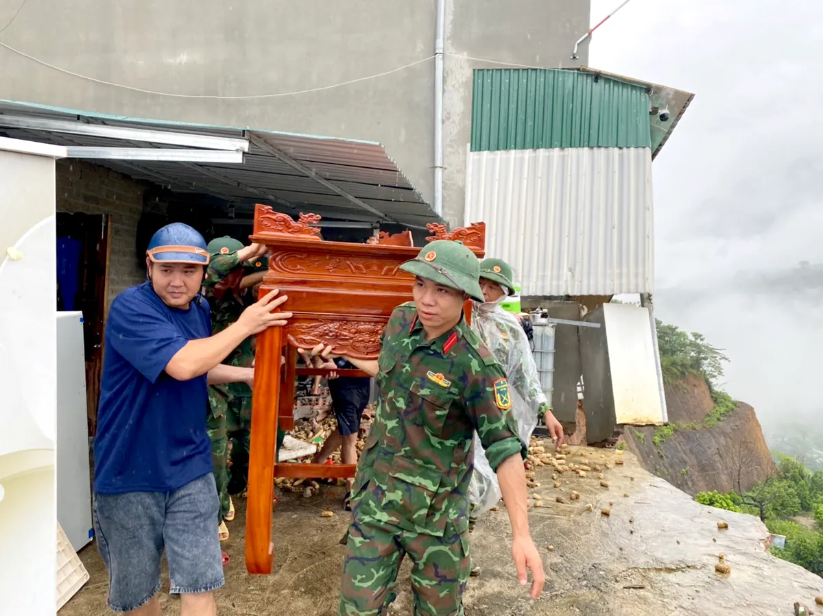 Hà Giang: Lại thêm một vụ sạt lở nghiêm trọng vùi lấp một nhà xưởng  - Ảnh 2.