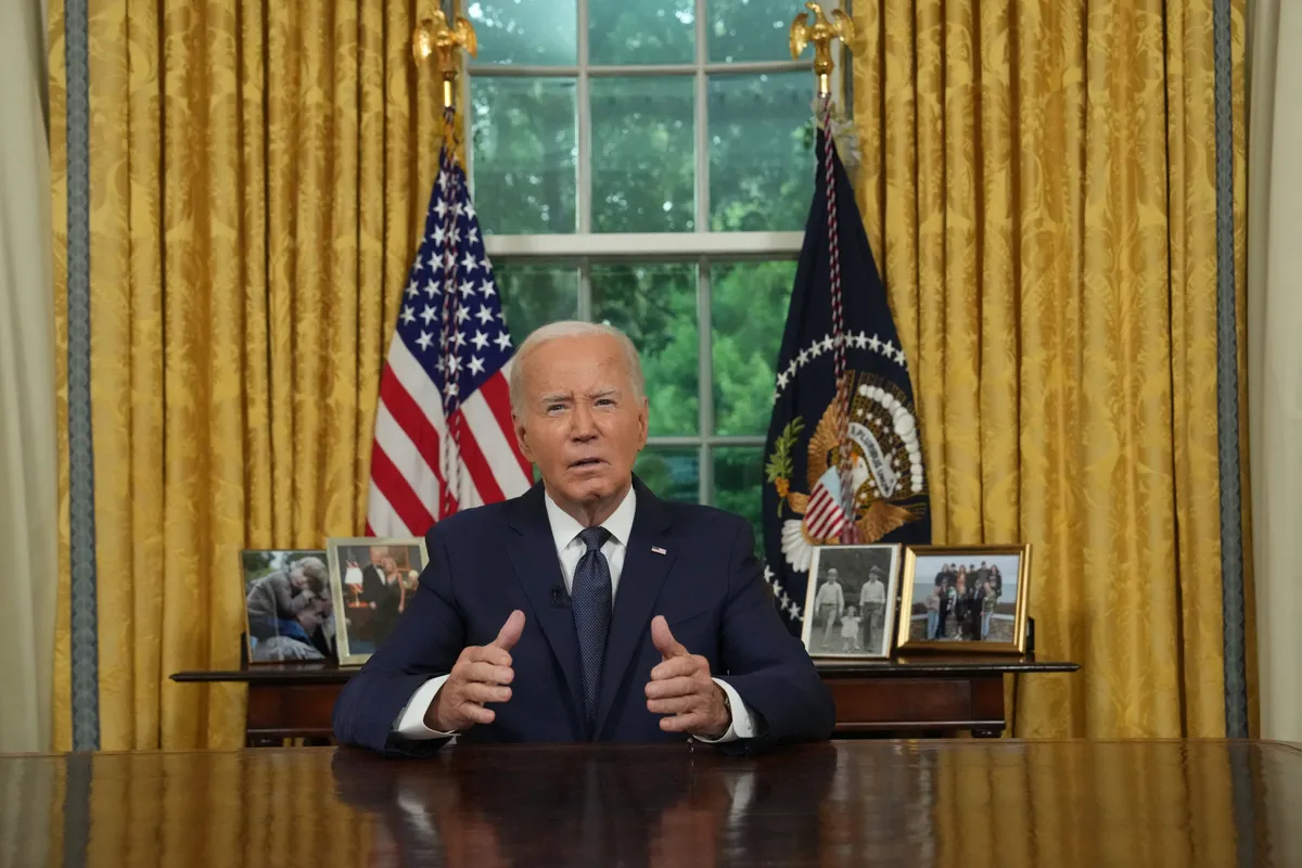 Tổng thống Biden kêu gọi người Mỹ tránh xa bạo lực chính trị sau vụ ám sát ông Trump - Ảnh 1.