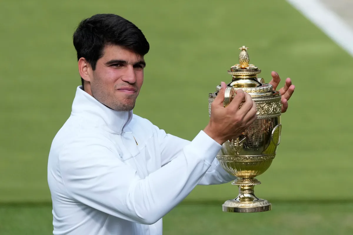 Đánh bại Novak Djokovic, Carlos Alcaraz vô địch Wimbledon 2024 - Ảnh 3. Đánh bại Novak Djokovic, Carlos Alcaraz vô địch Wimbledon 2024 - Ảnh 3.