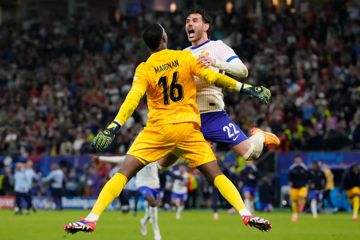 Những tranh cãi xung quanh đội hình tiêu biểu Euro 2024 của UEFA - Ảnh 3.