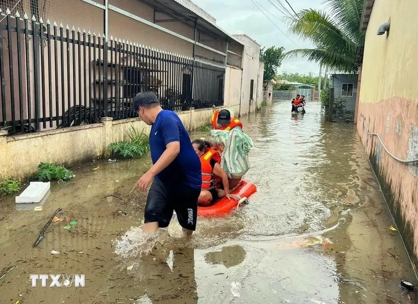 Kiên Giang: Mưa lớn làm đổ sập và tốc mái nhiều nhà dân - Ảnh 1.