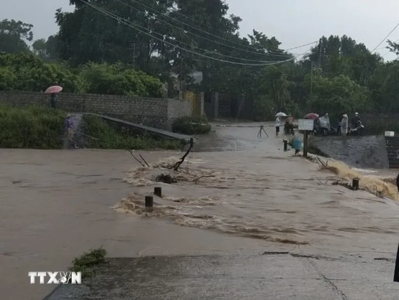 Mưa lũ làm hai người chết, gây nhiều thiệt hại tại Hòa Bình - Ảnh 1.