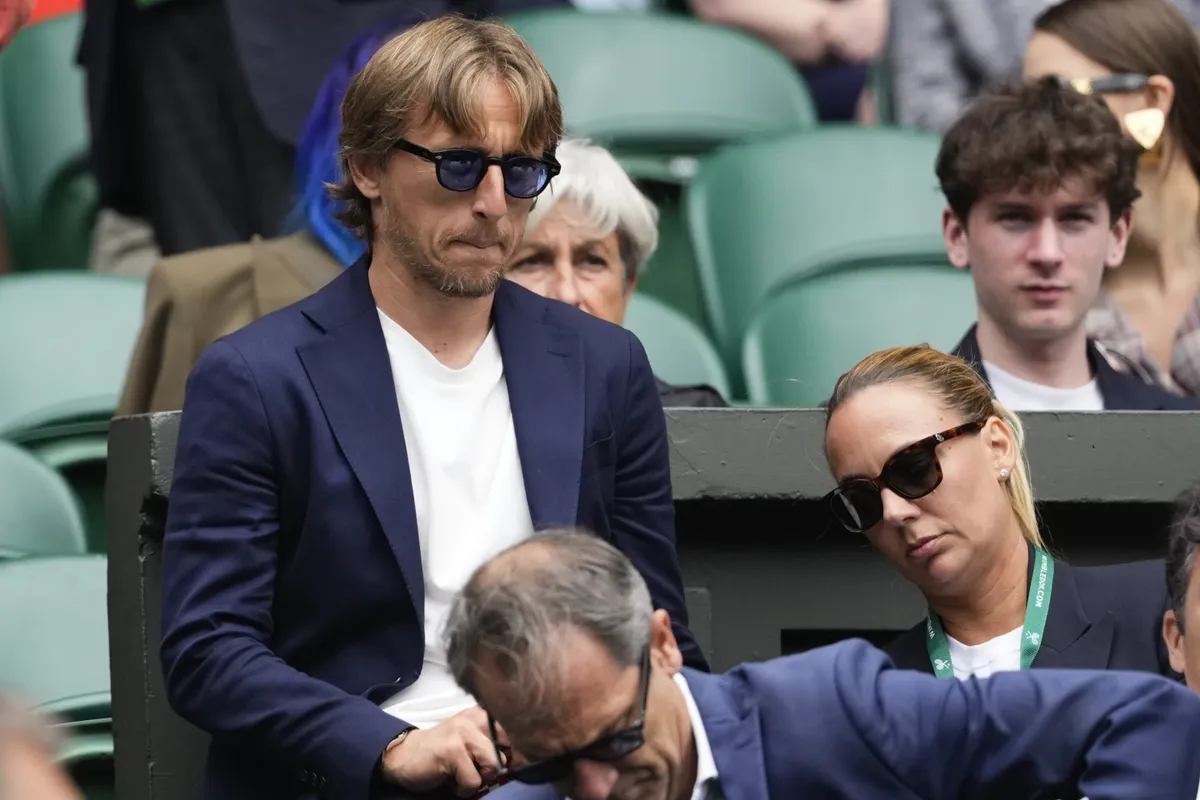 Real Madrid gia hạn hợp đồng với Luka Modric đến hết mùa giải 2025 - Ảnh 1. Real Madrid gia hạn hợp đồng với Luka Modric đến hết mùa giải 2025 - Ảnh 1.