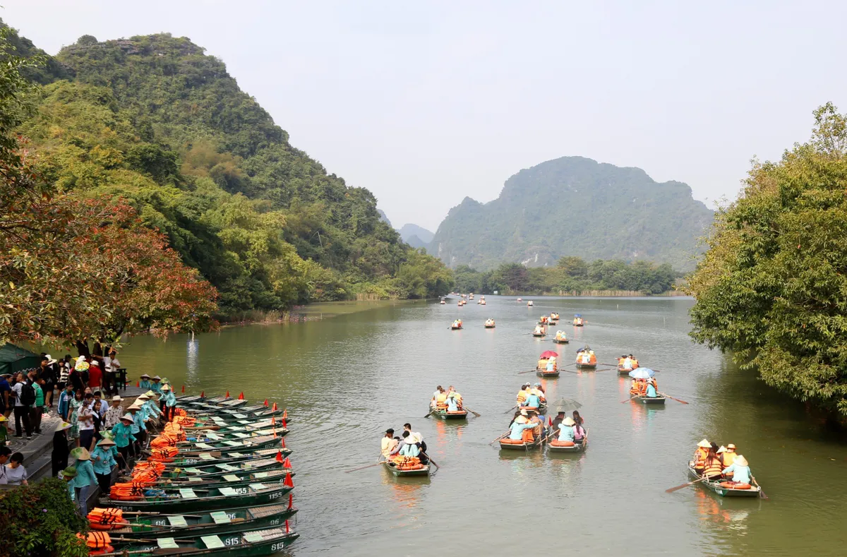 Ninh Bình: Lên các phương án đảm bảo an toàn cho khách du lịch mùa mưa bão - Ảnh 2.