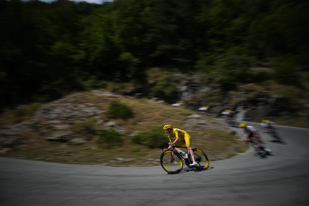 Tadej Pogacar c&oacute; chiến thắng chặng thứ 5 tại Tour de France - Ảnh 1.