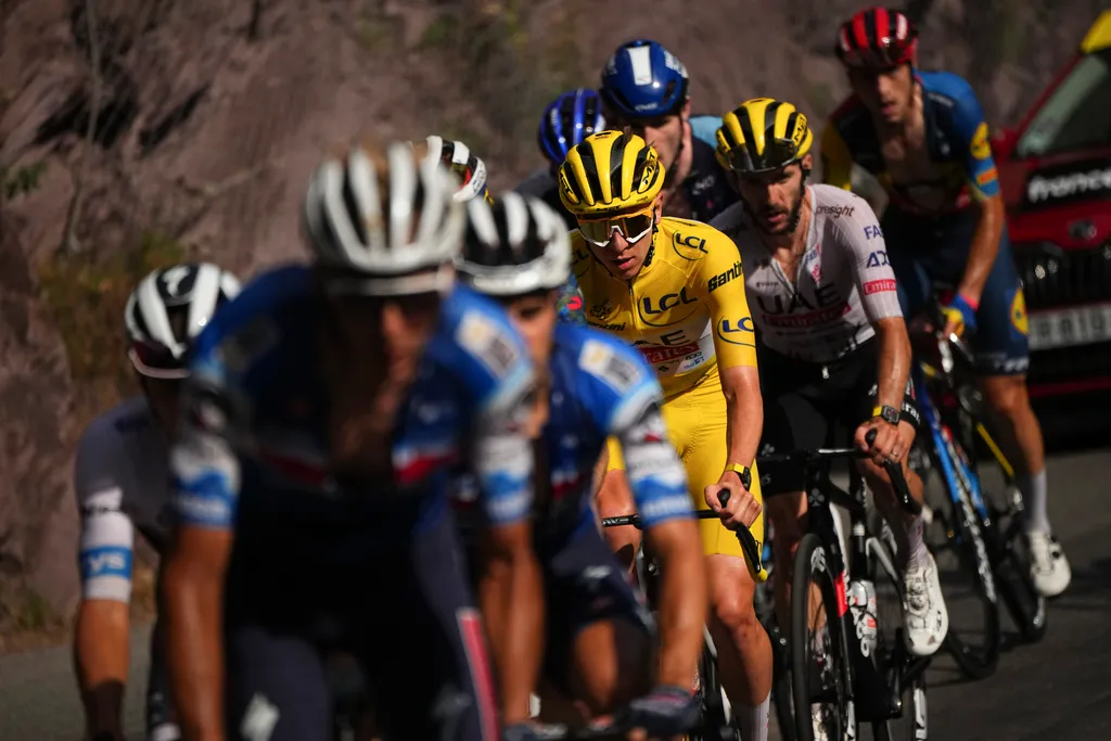 Tadej Pogacar c&oacute; chiến thắng chặng thứ 5 tại Tour de France - Ảnh 2.