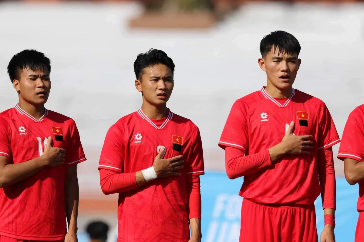 Giải VĐ U19 ĐNA: Thua nhưng U19 Việt Nam chưa hết hy vọng - Ảnh 1. Giải VĐ U19 ĐNA: Thua nhưng U19 Việt Nam chưa hết hy vọng - Ảnh 1.