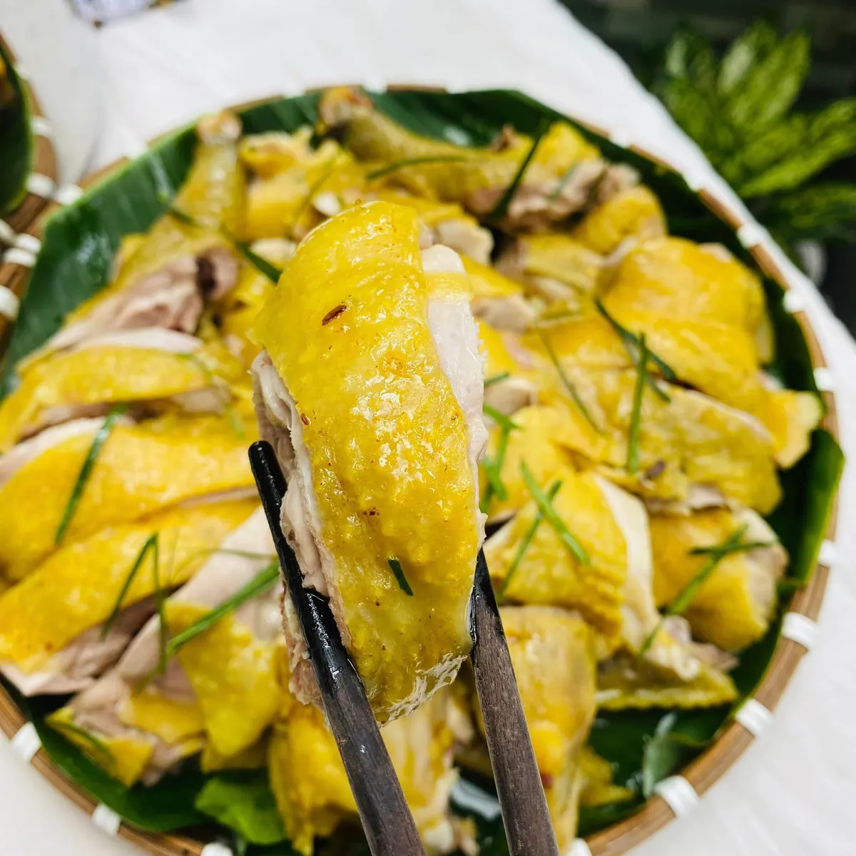 Lạ miệng với g&agrave; hấp muối hột - Ảnh 6.