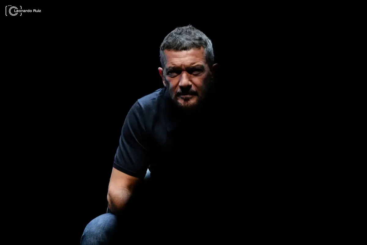 Sao phim Mặt nạ Zorro, Antonio Banderas: Tôi luôn tò mò trong suốt cuộc đời mình - Ảnh 7.