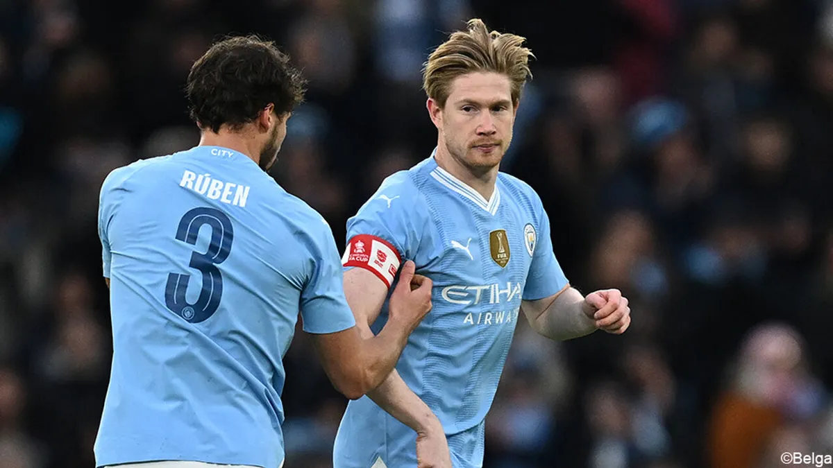 Pep Guardiola: &ldquo;Kevin De Bruyne sẽ kh&ocirc;ng đi đ&acirc;u cả&rdquo; - Ảnh 1.