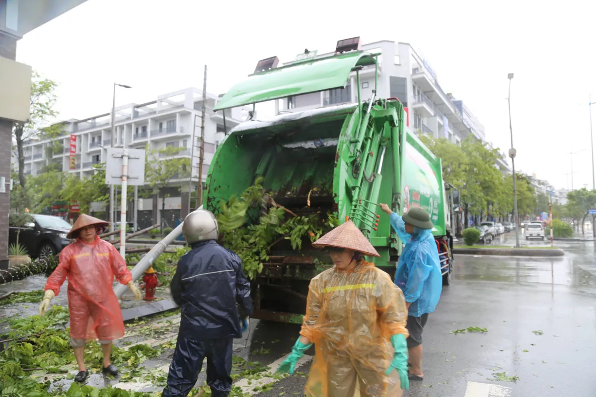 Quảng Ninh đẩy nhanh khắc phục sạt lở, cây đổ nhiều sau bão số 2 - Ảnh 14.