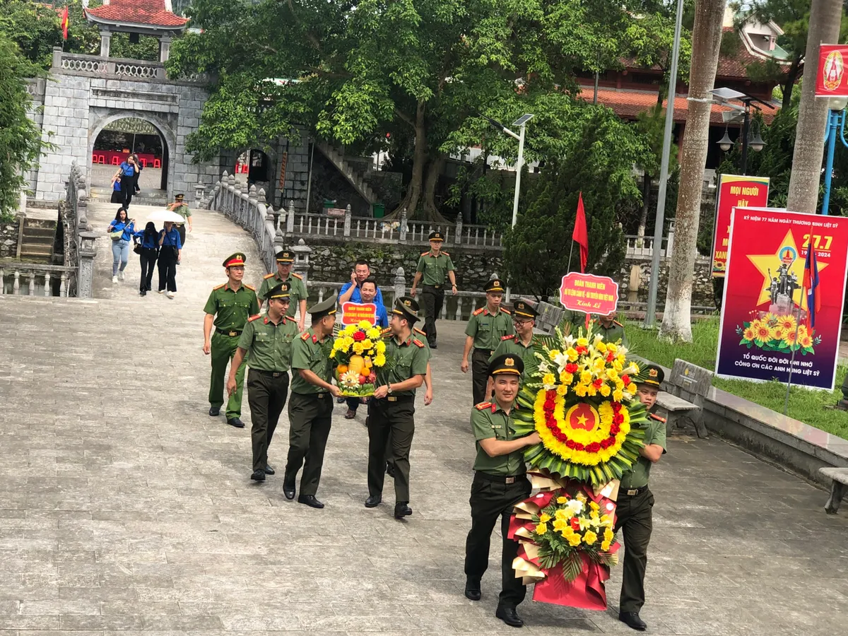 Thanh niên VTV tri ân các anh hùng liệt sĩ tại Nghĩa trang liệt sĩ quốc tế Việt - Lào - Ảnh 3.