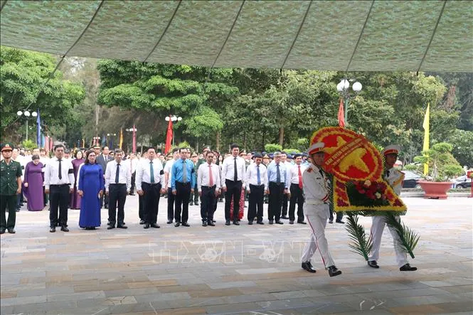 Lãnh đạo Đảng, Nhà nước thăm, tặng quà các gia đình chính sách, người có công - Ảnh 1.