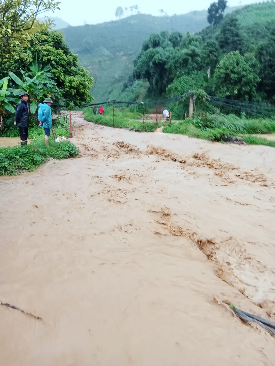 Lũ lớn, sạt lở ở Mai Sơn (Sơn La) khiến 6 người thiệt mạng - Ảnh 5.