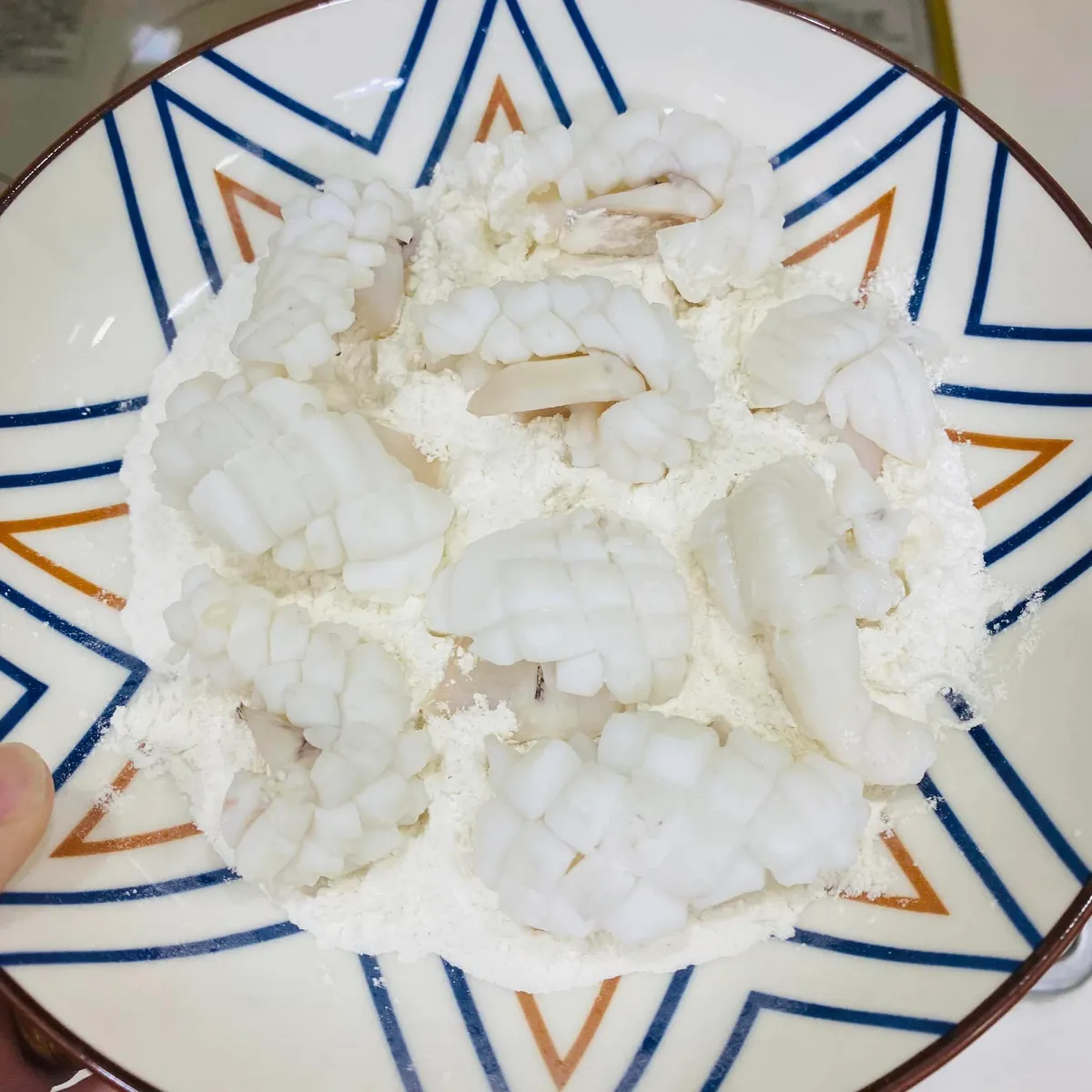 Mực chi&ecirc;n lắc ph&ocirc; mai  - c&agrave;ng ăn c&agrave;ng nghiền - Ảnh 3.