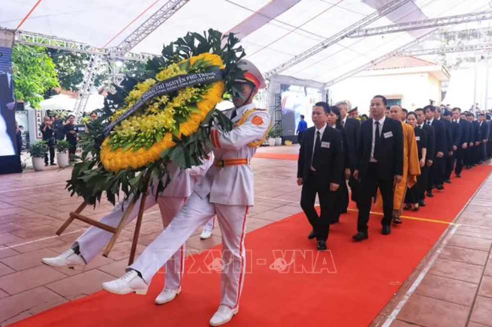 Người thân, nhân dân tới viếng Tổng Bí thư Nguyễn Phú Trọng tại quê nhà Đông Anh (Hà Nội) - Ảnh 5.