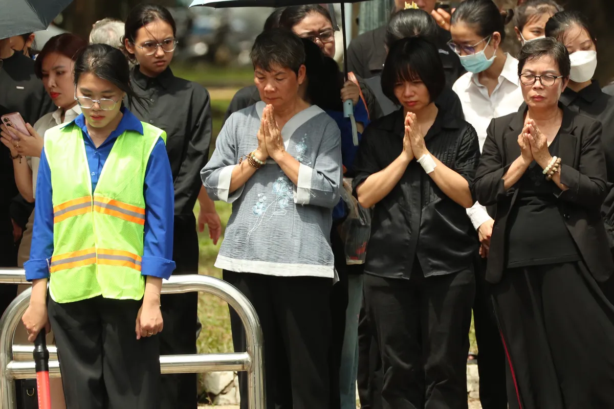 Người dân TP Hồ Chí Minh khóc nghẹn trong thời khắc truy điệu Tổng Bí thư Nguyễn Phú Trọng - Ảnh 19.