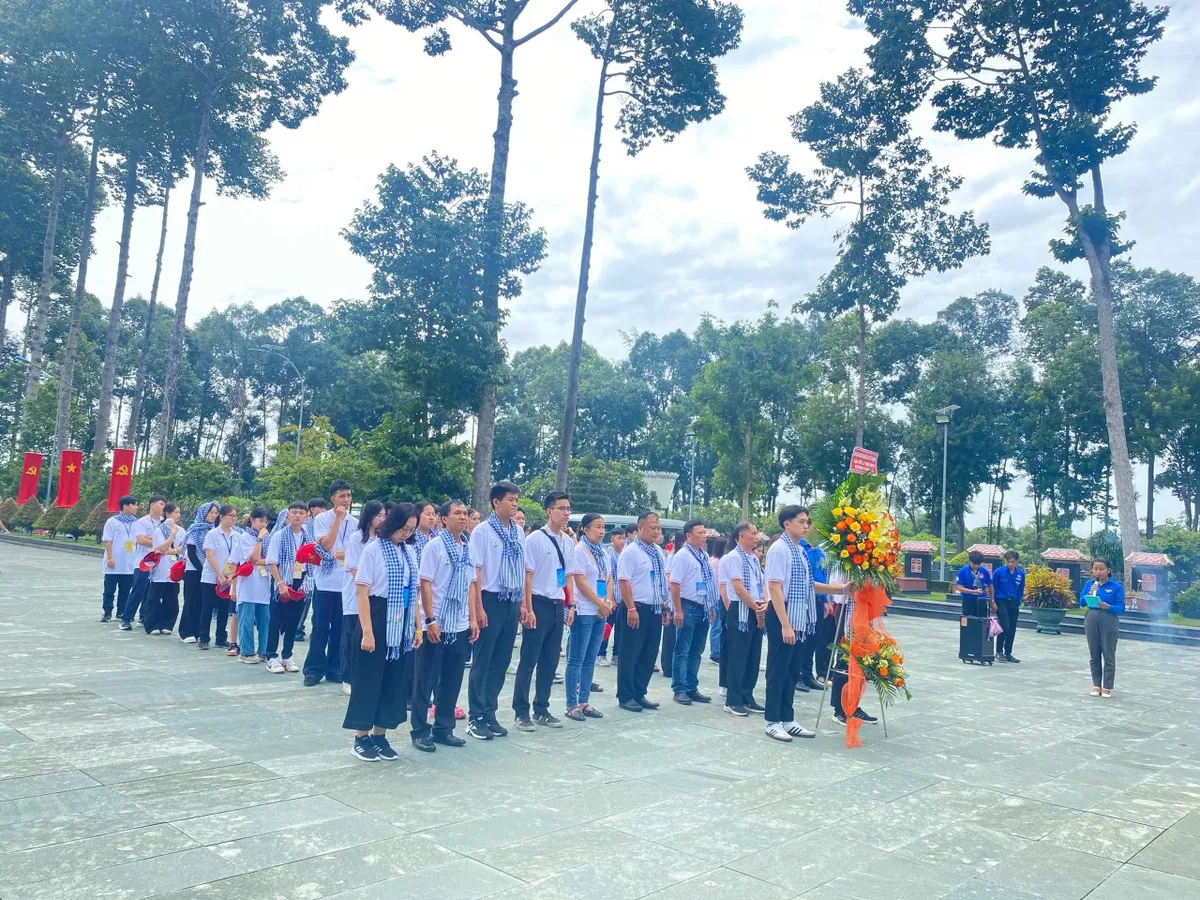 Cộng đồng người Việt ở nước ngoài thành kính tiễn biệt Tổng Bí thư Nguyễn Phú Trọng - Ảnh 4.